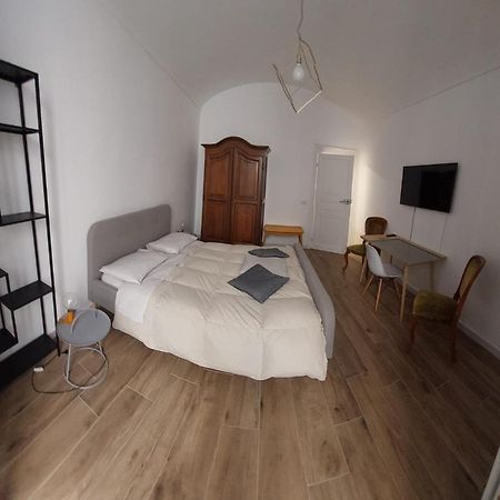 Bed and Breakfast Gusterhouse Ivrea Esterno foto
