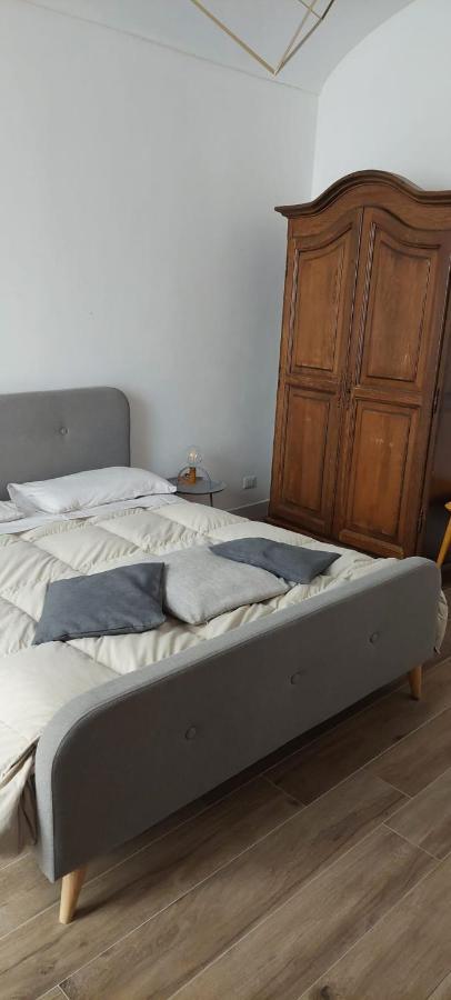 Bed and Breakfast Gusterhouse Ivrea Esterno foto
